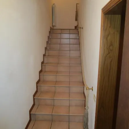 Apartamento Tra Medioevo E Natura